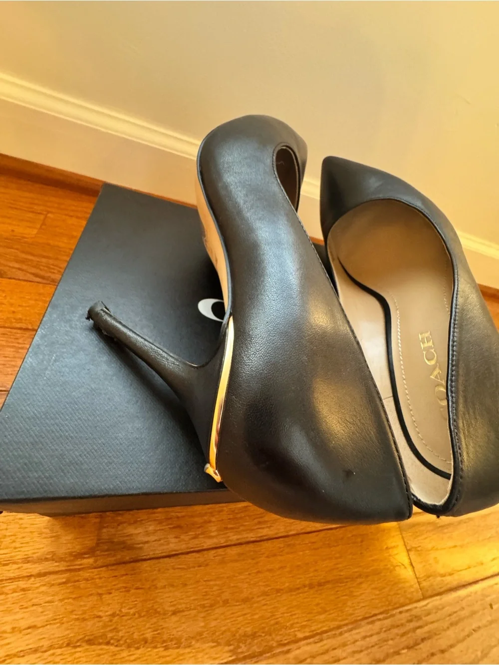 Coach Wiley Leather Pump Black Gold Hardware Heel Size 9.5 B Box Included